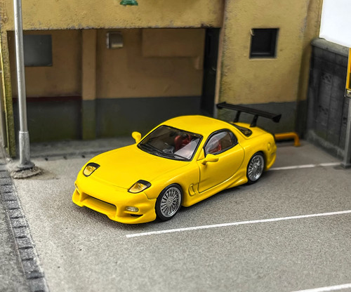 Mortal yellow rx 7 fd - 1:64,